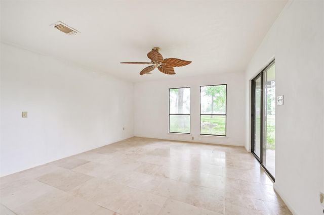 16040 Dunes Drive, Crosby, TX 77532