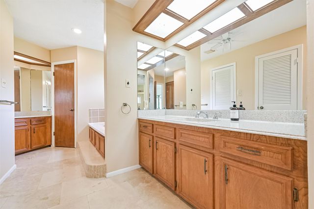 16040 Dunes Drive, Crosby, TX 77532