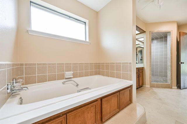 16040 Dunes Drive, Crosby, TX 77532