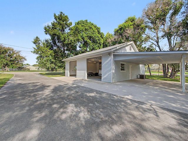 5625 SE Ault Avenue, Stuart, FL 34997