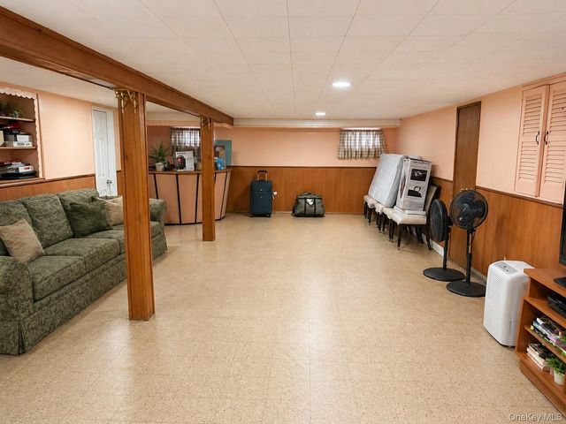 49 Garden Boulevard, Hicksville, NY 11801