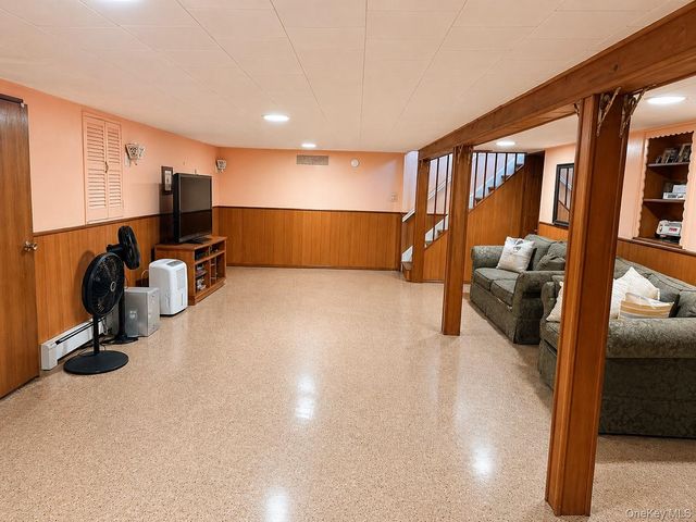 49 Garden Boulevard, Hicksville, NY 11801