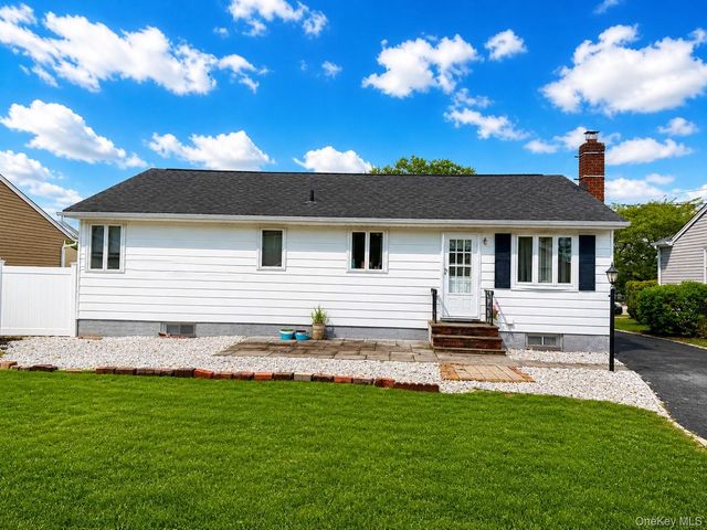 49 Garden Boulevard, Hicksville, NY 11801