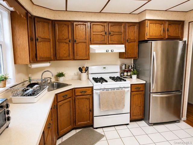 49 Garden Boulevard, Hicksville, NY 11801