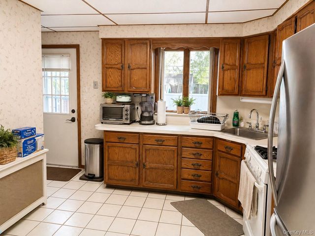 49 Garden Boulevard, Hicksville, NY 11801