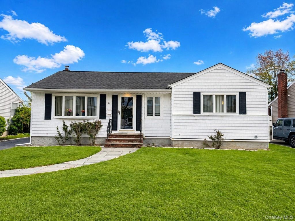 49 Garden Boulevard, Hicksville, NY 11801