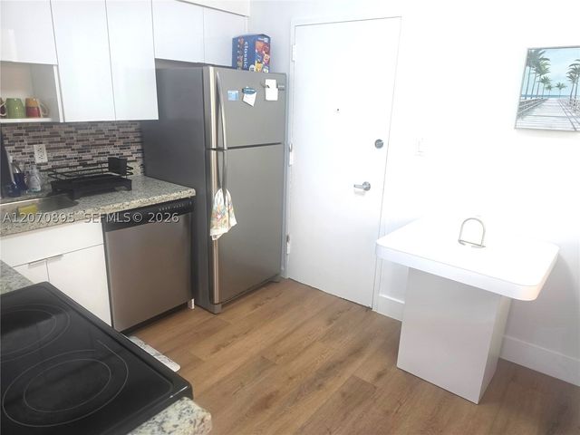 5151 Collins Ave 826, Miami Beach, FL 33140