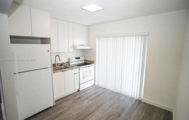 1043 NW 5th Street 5, Miami, FL 33128