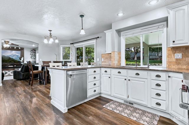 794 E Martinique Dr, Meridian, ID 83642