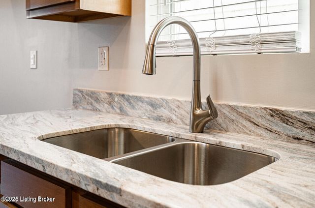 2919 Montgomery St, Louisville, KY 40212