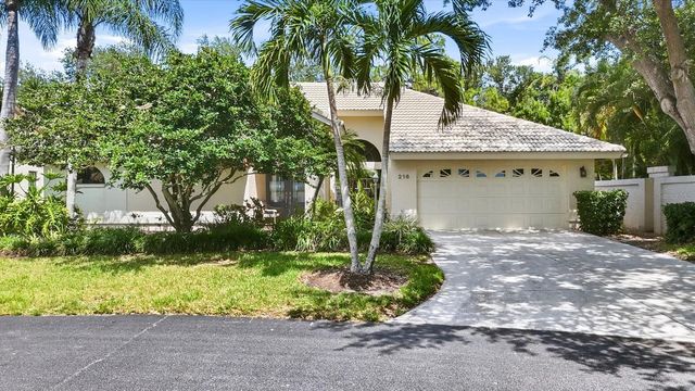 216 CARRIAGE HOUSE LANE 216, Nokomis, FL 34275