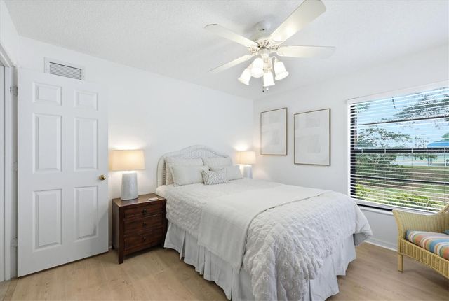 216 CARRIAGE HOUSE LANE 216, Nokomis, FL 34275