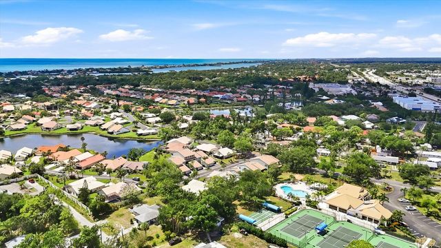 216 CARRIAGE HOUSE LANE 216, Nokomis, FL 34275