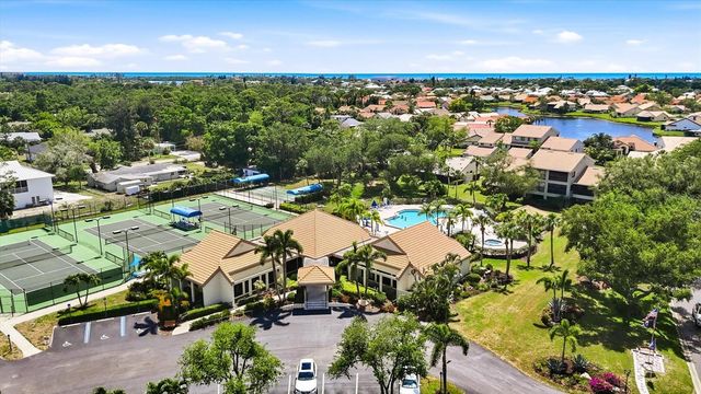 216 CARRIAGE HOUSE LANE 216, Nokomis, FL 34275
