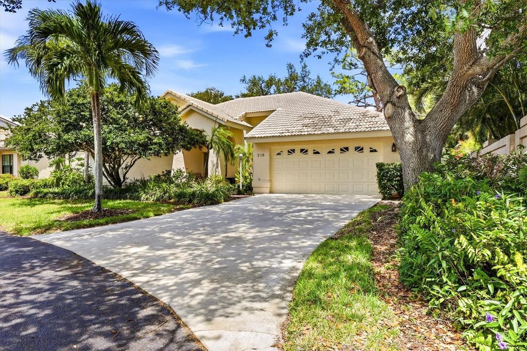 216 CARRIAGE HOUSE LANE 216, Nokomis, FL 34275