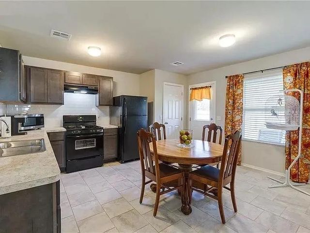10120 Sussex Place, Oklahoma City, OK 73120