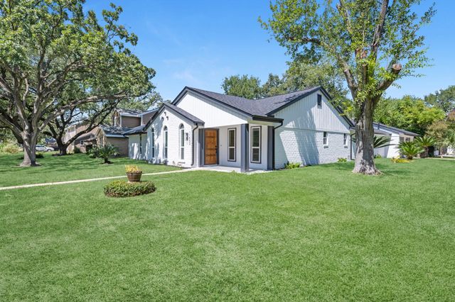 11402 Ash Creek Drive, Houston, TX 77043