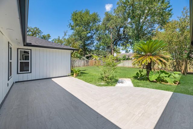 11402 Ash Creek Drive, Houston, TX 77043