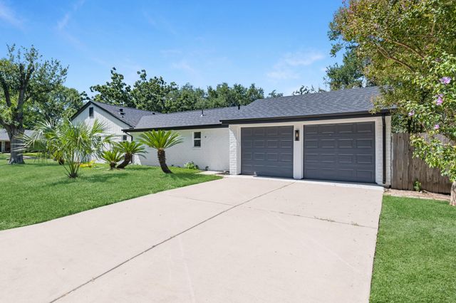 11402 Ash Creek Drive, Houston, TX 77043