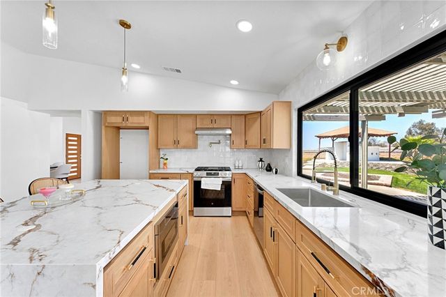 19414 Dry Gulch, Corona, CA 92881