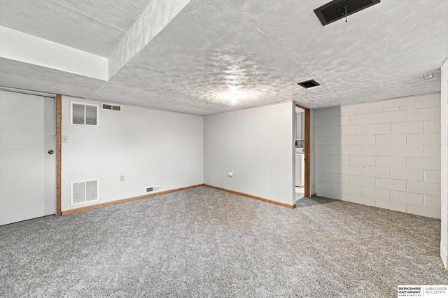 1515 N 90th Street, Omaha, NE 68114