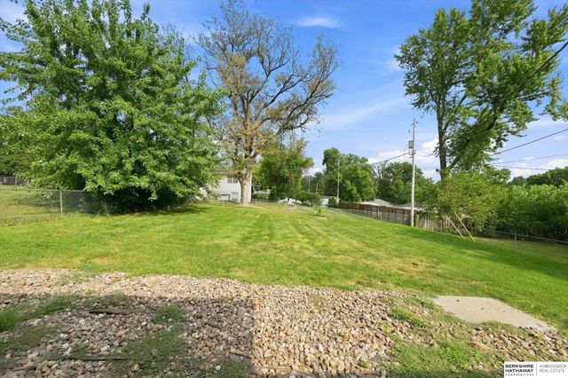 1515 N 90th Street, Omaha, NE 68114