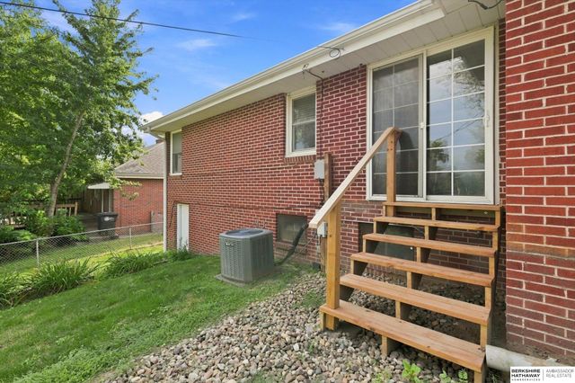 1515 N 90th Street, Omaha, NE 68114