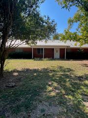 812 N Tyus Street, Groesbeck, TX 76642