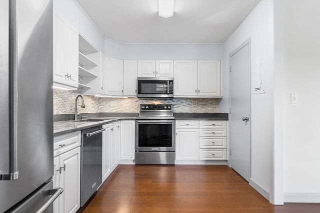 20 Hammond Pond Parkway - Unit 606, Newton, MA 02467