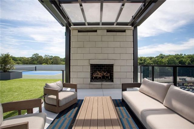 2425 Peachtree Road NE 1412, Atlanta, GA 30305