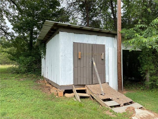 110 Beck Lane, Pilot Mountain, NC 27041