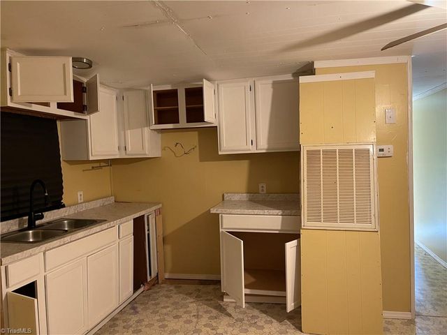 110 Beck Lane, Pilot Mountain, NC 27041