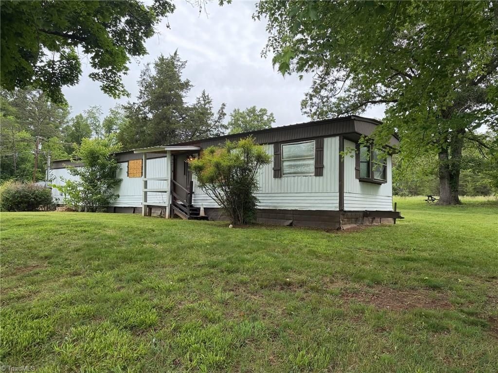 110 Beck Lane, Pilot Mountain, NC 27041