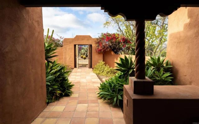 16761 Artesian Breeze Way, San Diego, CA 92127