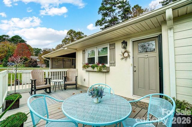 9542 Riviera Drive, Sherrills Ford, NC 28673