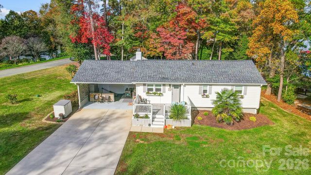 9542 Riviera Drive, Sherrills Ford, NC 28673
