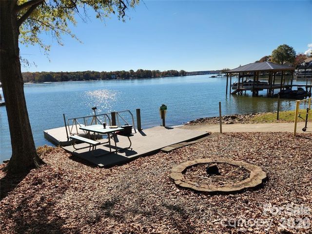 9542 Riviera Drive, Sherrills Ford, NC 28673