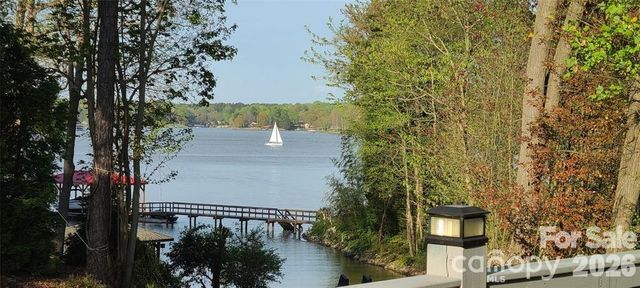 9542 Riviera Drive, Sherrills Ford, NC 28673