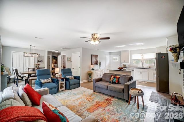 9542 Riviera Drive, Sherrills Ford, NC 28673