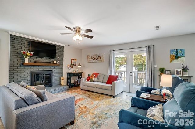 9542 Riviera Drive, Sherrills Ford, NC 28673