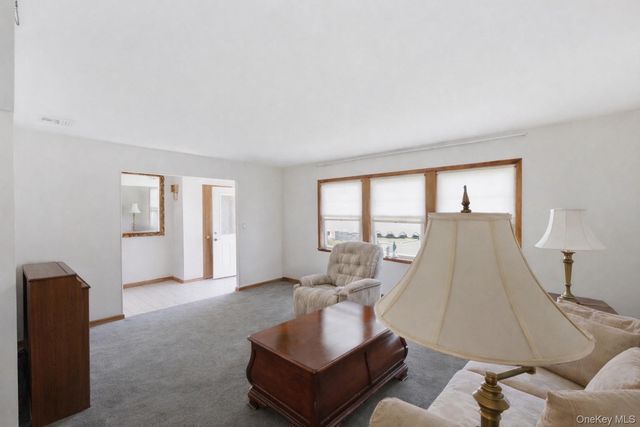 150 Hughes Place, Albertson, NY 11507