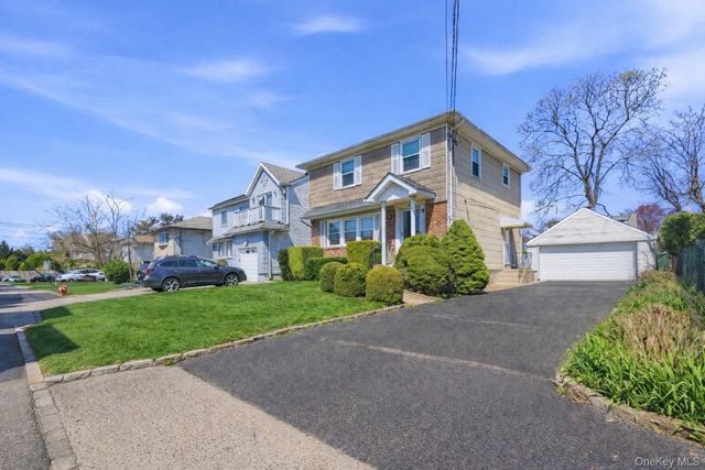150 Hughes Place, Albertson, NY 11507