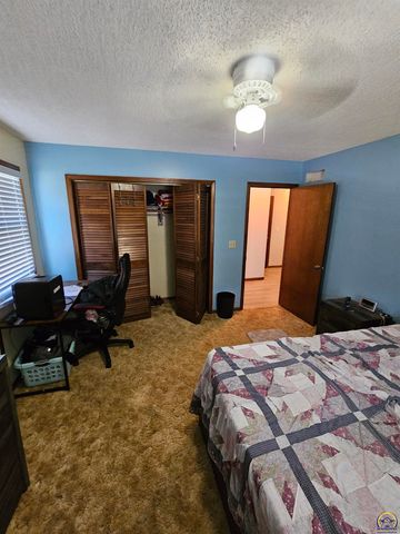 2925 Rio Vista Dr, Emporia, KS 66801