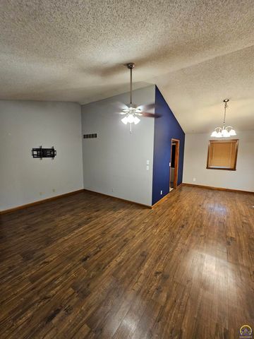 2925 Rio Vista Dr, Emporia, KS 66801