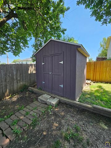 2925 Rio Vista Dr, Emporia, KS 66801