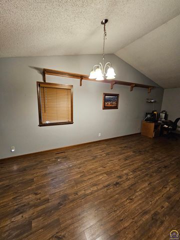 2925 Rio Vista Dr, Emporia, KS 66801