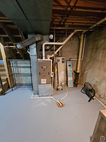 2925 Rio Vista Dr, Emporia, KS 66801