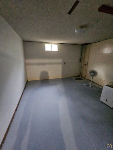 2925 Rio Vista Dr, Emporia, KS 66801