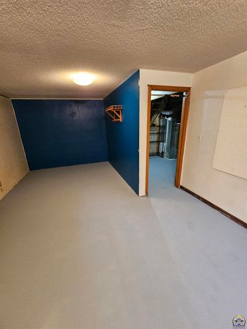 2925 Rio Vista Dr, Emporia, KS 66801