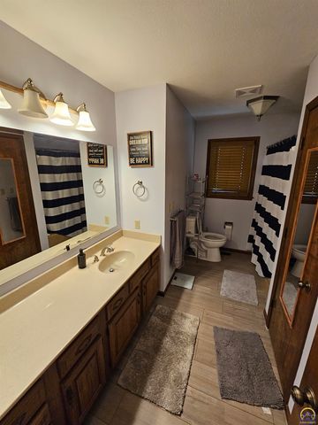 2925 Rio Vista Dr, Emporia, KS 66801